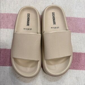 Cushionaire Women's Beige Slide Sandals